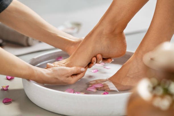 Foot spa là dạng spa chú trọng vào việc massage, bấm huyệt bàn chân